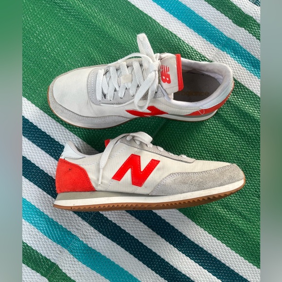 New Balance 720 Athletic Shoes with Suede Mesh - Picture 2 of 13
